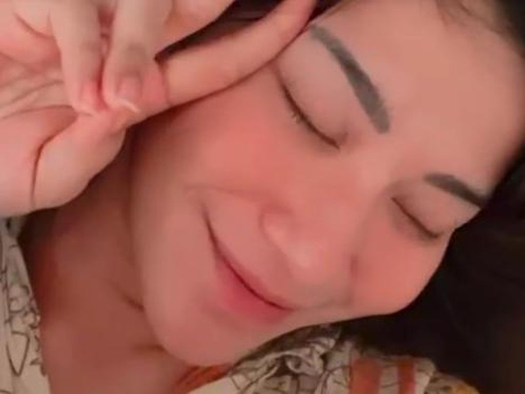 Senyuman Dita Fakhrana yang Dituding Suami Selingkuh Senyuman Dita Fakhrana yang Dituding Suami Selingkuh