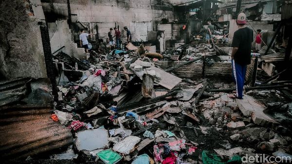 Foto-foto Sisa Kebakaran Dahsyat di Kemayoran