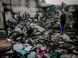 Foto-foto Sisa Kebakaran Dahsyat di Kemayoran