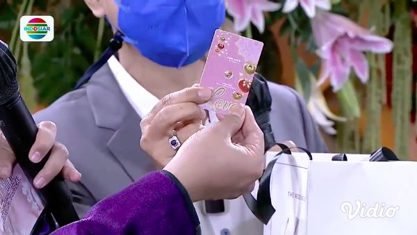 Intip Isi Suvenir Tasyakuran Lesti Kejora dan Rizky Billar, Ada Emas Murni!