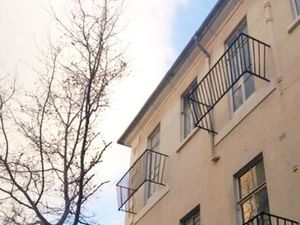 10 Desain Balkon Unfaedah Ini Bikin Gagal Paham Sekaligus Terheran-heran