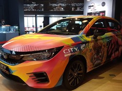 Meriah! Honda City Hatchback RS Dihiasi Barong hingga Kupu-kupu