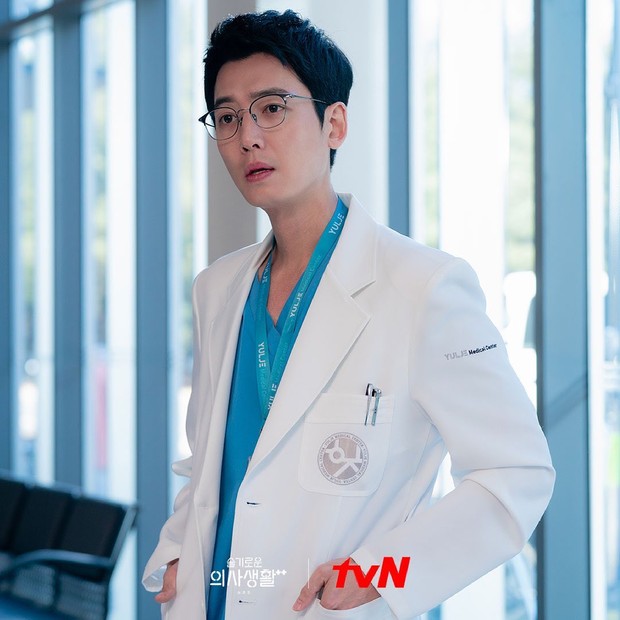 Karakter Kim Jung Wan di drama Korea Hospital Playlist