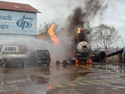 Truk LPG Terbakar Saat Isi Tandon di Perusahaan Galangan Kapal Surabaya