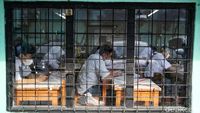 Ketika Mereka Melepas Kerinduan Belajar di Sekolah