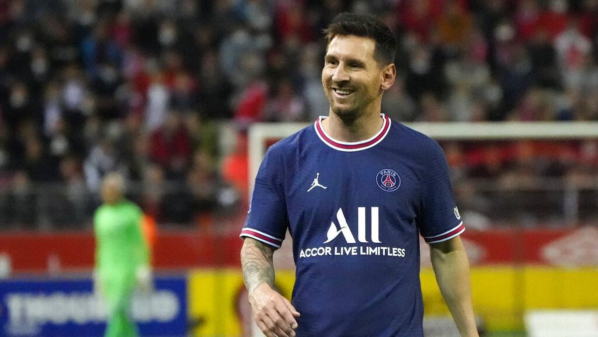 Messi dilaporkan mendapat gaji 110 juta Euro selama tiga musim, tapi dibantah PSG. Foto: (AP/Francois Mori)