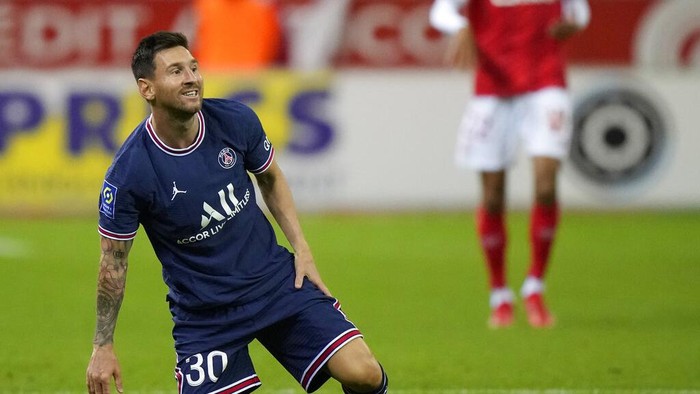 PSGs Lionel Messi reacts during the France League One soccer match between Reims and Paris Saint-Germain, at the Stade Auguste-Delaune in Reims, France, Sunday, Aug. 29, 2021. (AP Photo/Francois Mori)