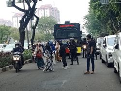 Sempat Bertahan di Sekitar PT DKI, Massa HRS Bubar Usai Diberi Imbauan