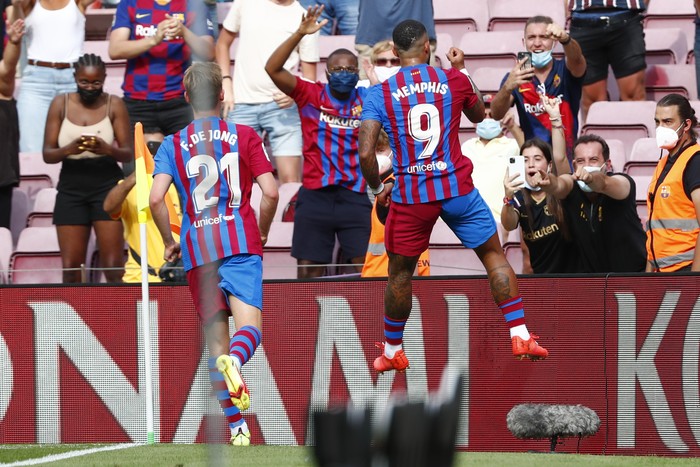 Barcelonas Memphis Depay celebrates after scoring his side second goal during the Spanish La Liga soccer match between Barcelona and Getafe, at the Camp Nou stadium in Barcelona, Spain, Sunday, Aug. 29, 2021. (AP Photo/Joan Monfort)
