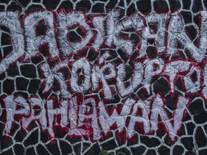 Mural Jadikan Koruptor Pahlawan Mejeng di Bandung