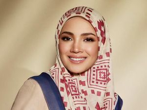 Artis Cantik Berhijab Ini Nangis 80 Ribu Hijab Jualannya Sold Out dalam 2 Jam Artis Cantik Berhijab Ini Nangis 80 Ribu Hijab Jualannya Sold Out dalam 2 Jam