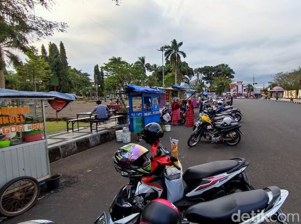 PKL Diizinkan Berjualan, Alun-alun Ciamis Kembali Menggeliat PKL Diizinkan Berjualan, Alun-alun Ciamis Kembali Menggeliat