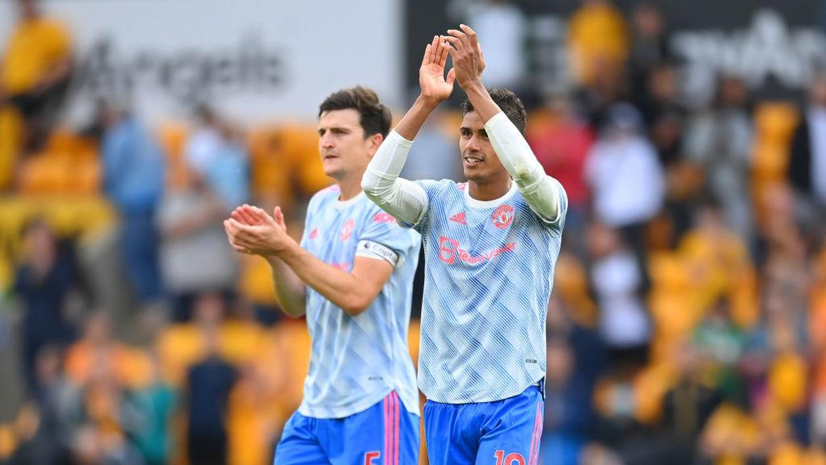 Raphael Varane memuji rekan duetnya di Manchester United, Harry Maguire. (Foto: Getty Images/Michael Regan)