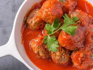 Resep Bola Daging Saus Tomat yang Gurih Juicy untuk Lauk si Kecil Resep Bola Daging Saus Tomat yang Gurih Juicy untuk Lauk si Kecil