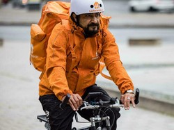 Kisah Mantan Menteri Afghanistan Jadi Pengantar Makanan di Jerman