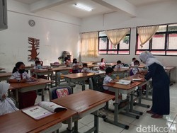 Belajar Tatap Muka di SDN Pejaten Timur 01 Pagi, 1 Kelas Diisi 16 Siswa