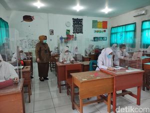 Sekolah Tatap Muka di Sidoarjo Digelar Meski Belum Semua Siswa Divaksin Sekolah Tatap Muka di Sidoarjo Digelar Meski Belum Semua Siswa Divaksin