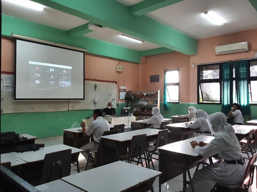 Begini Alur Sekolah Tatap Muka Terbatas Perdana di SMAN 65 Jakarta Begini Alur Sekolah Tatap Muka Terbatas Perdana di SMAN 65 Jakarta
