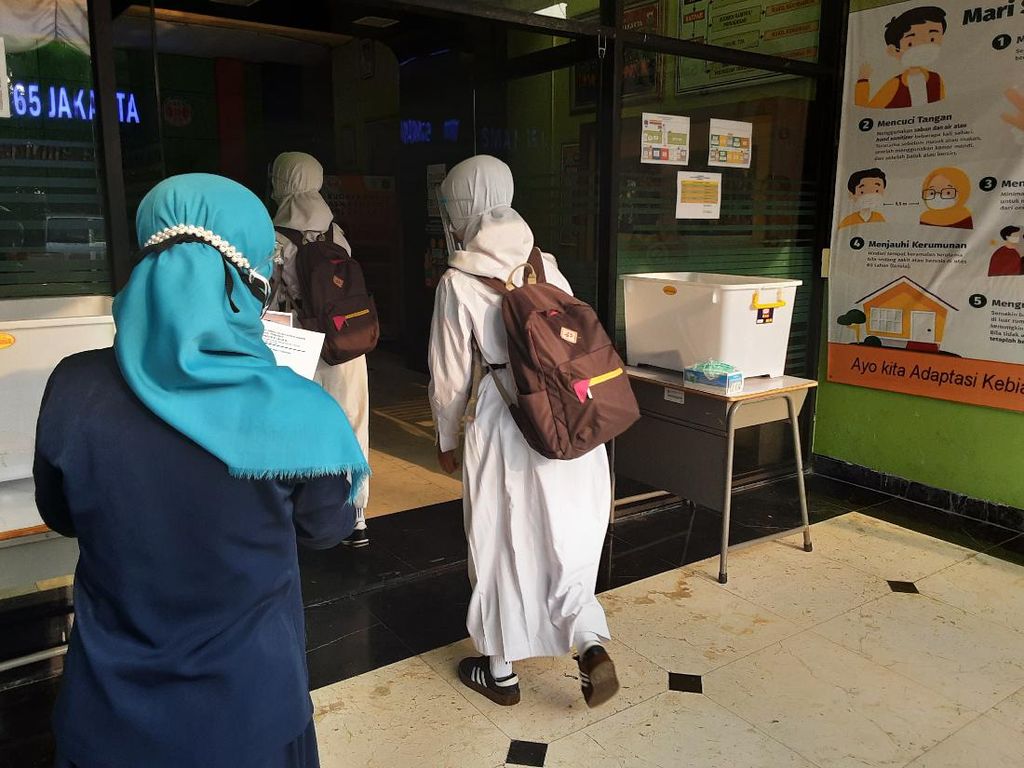 Sekolah Tatap Muka di SMAN 65 Jakarta, Maksimalkan Belajar 6 Jam