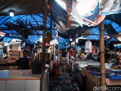 Emak-emak Terekam CCTV Pura-pura Beli Telur, Curi HP Penjual Sayur