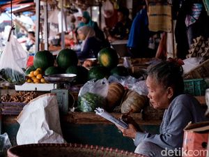 Tangsel PPKM Level 3, Pedagang di Pasar Ciputat Sudah Tak Bermasker