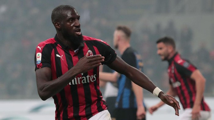 MILAN, ITALY - MARCH 17:  Tiemoue Bakayoko of AC Milan celebrates his goal during the Serie A match between AC Milan and FC Internazionale at Stadio Giuseppe Meazza on March 17, 2019 in Milan, Italy.  (Photo by Emilio Andreoli/Getty Images)