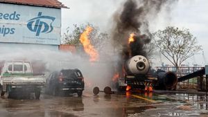 Bikin Kaget, Truk LPG Terbakar di Surabaya