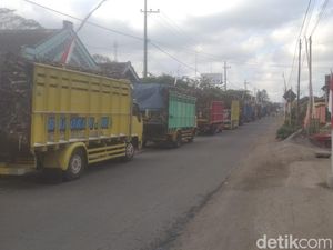 Warga Adang Ratusan Truk Pabrik Gula di Blitar Karena Langgar Aturan