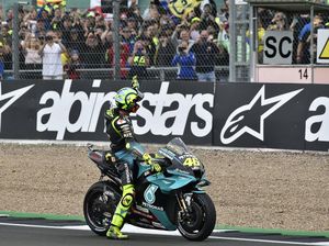 Rossi Sedih Banget MotoGP Inggris Terakhirnya Berakhir Mengecewakan Rossi Sedih Banget MotoGP Inggris Terakhirnya Berakhir Mengecewakan