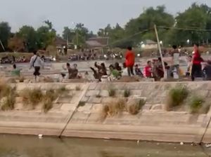 Viral Pengeroyokan Pemuda di Bendungan Kalimati Mojokerto Viral Pengeroyokan Pemuda di Bendungan Kalimati Mojokerto