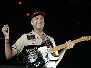 Duh, Tom Morello Di-smackdown Sekuriti di Konsernya Sendiri Duh, Tom Morello Di-smackdown Sekuriti di Konsernya Sendiri