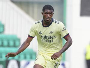 Gagal Tinggalkan Arsenal, Gelandang Muda Ini Curhat di Medsos