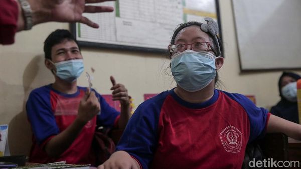 Semangat Siswa SLB Ikuti Uji Coba Kelas Tatap Muka
