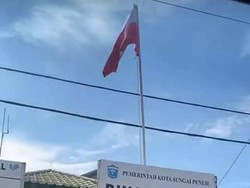Viral Bendera Merah Putih Terpasang Terbalik di Halaman Dinsos Sungai Penuh