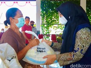 Pemkab Banyuwangi Salurkan Bansos untuk Warga yang Tak Tersentuh Bantuan Pemkab Banyuwangi Salurkan Bansos untuk Warga yang Tak Tersentuh Bantuan