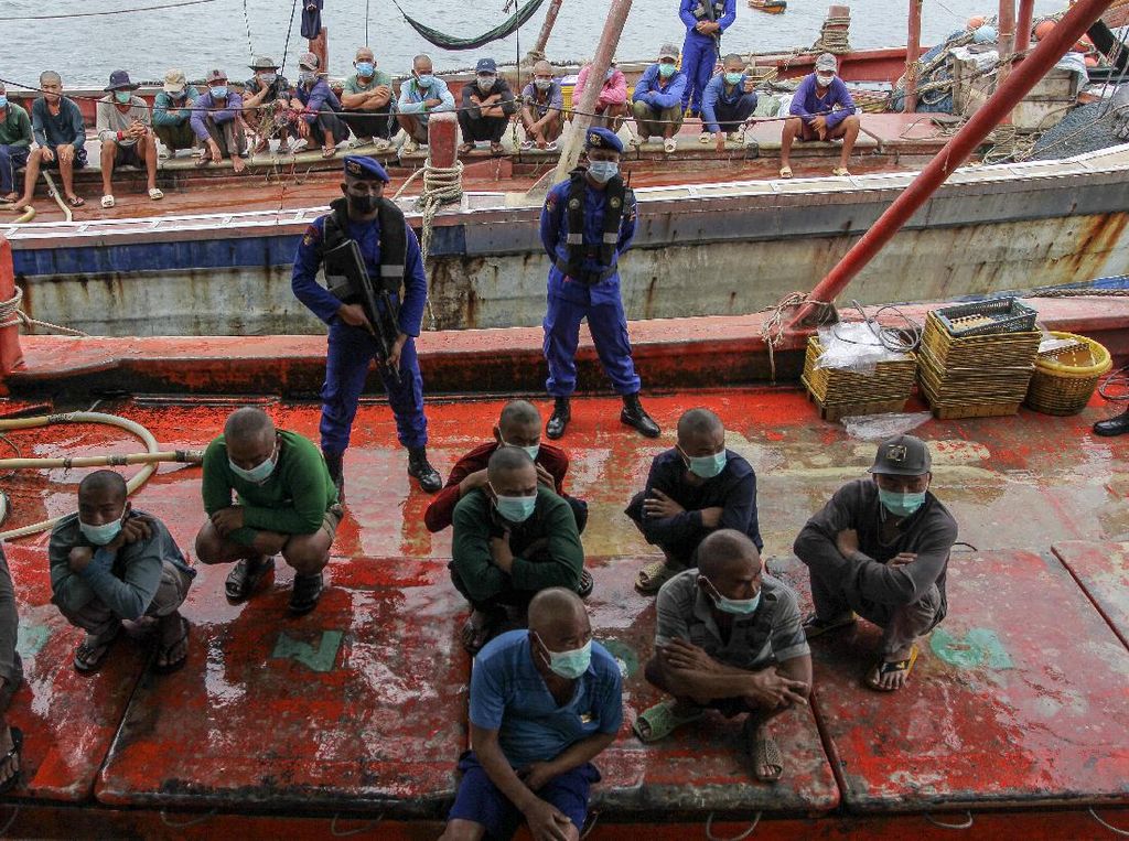 Curi Ikan di Wilayah RI, 4 Kapal Nelayan Asing Ditangkap