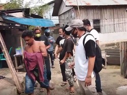 Detik-detik Pengedar Sabu di Kendari Diciduk Saat Asyik Main Kartu