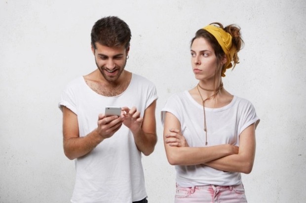 Foto: Freepik/Way Home Studio phubbing