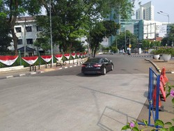 Mobil Pelat RFS Genap dan Pesepeda Diputar Balik di Gage Bundaran Senayan