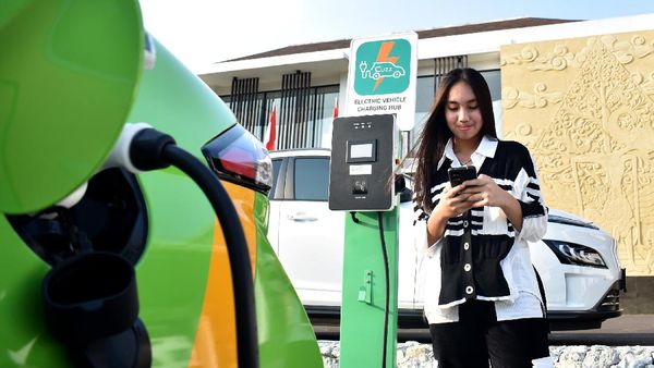 Ini EVCuzz Charge Mobil Listrik Karya Anak Bangsa