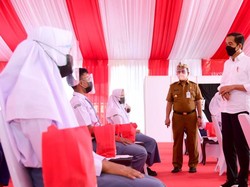 Tanya Pelajar Cirebon, Jokowi Dapat Jawaban Semua Ingin Tatap Muka