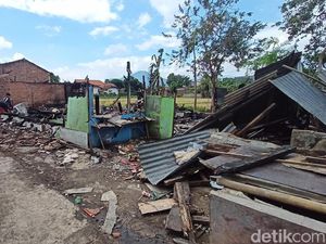 Tiga Rumah Semi Permanen di Rancaekek Bandung Hangus Terbakar