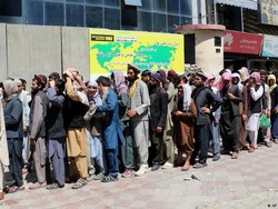 Kisah Kontras Warga Afghanistan, Satu Dideportasi, Satu Dievakuasi