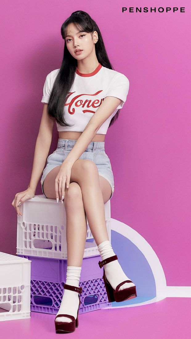 Lisa BLACKPINK dalam pemotretan untuk Penshoppe