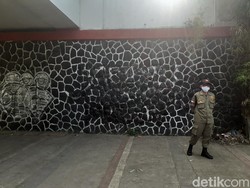 Mural Jadikan Koruptor Pahlawan di Bandung Dihapus Petugas