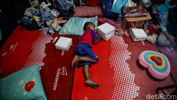 Korban Kebakaran Kemayoran Mengungsi di SDN Kebon Kosong