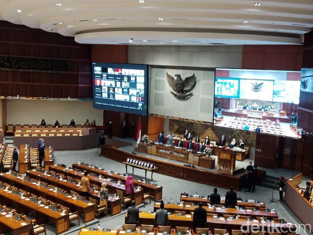 HUT Ke-76 DPR, Puan Banggakan Pengesahan UU Ciptaker di Tengah Pandemi HUT Ke-76 DPR, Puan Banggakan Pengesahan UU Ciptaker di Tengah Pandemi