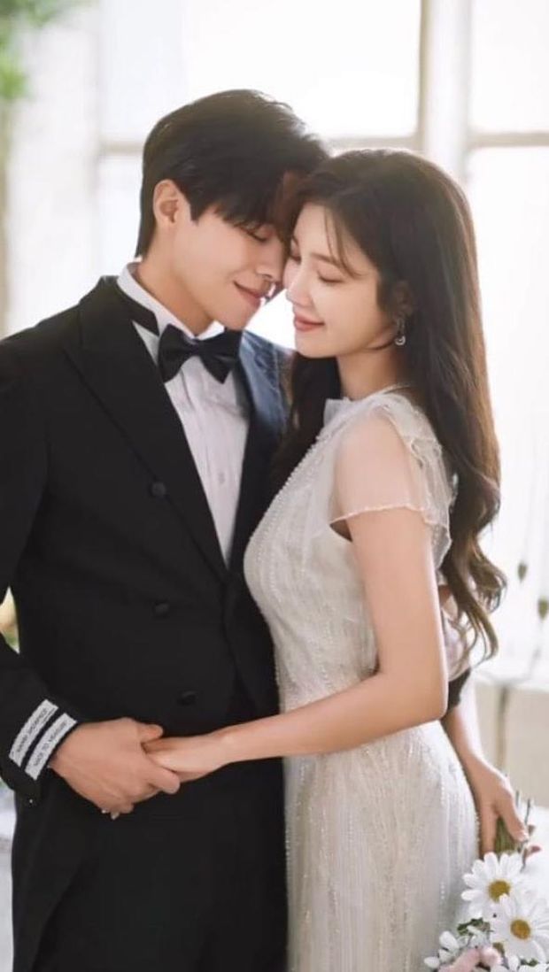 Potret Lee Ji Ah dan Park Eun Seok dalam The Penthouse
