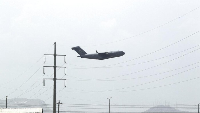 Pesawat militer terakhir AS telah meninggalkan bandara Kabul. Hal itu juga jadi penanda berakhirnya proses evakuasi AS terhadap warga sipil di Afghanistan.