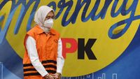 Potret Bupati Probolinggo Berompi Oranye Usai Terjaring OTT KPK